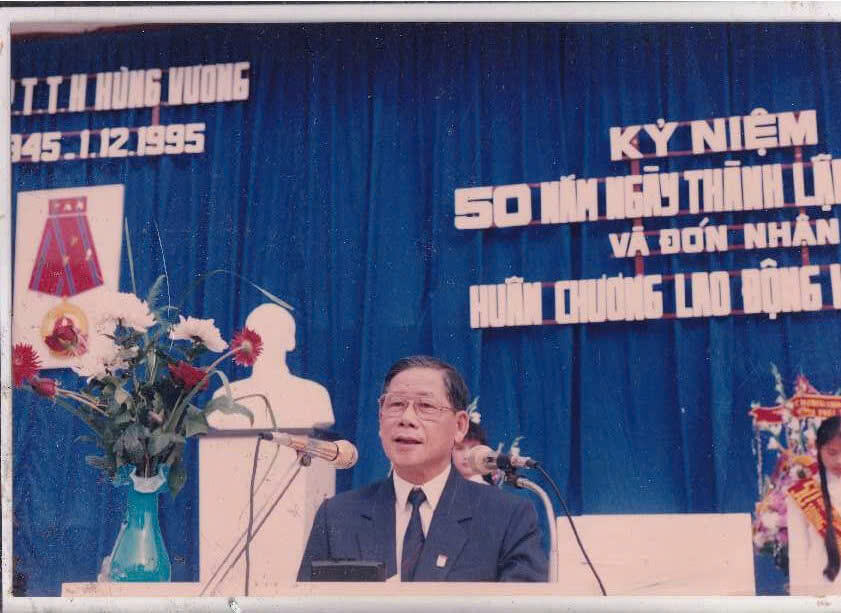 Kỷ niệm 50 năm ngày thành lập Trường THPT Hùng Vương