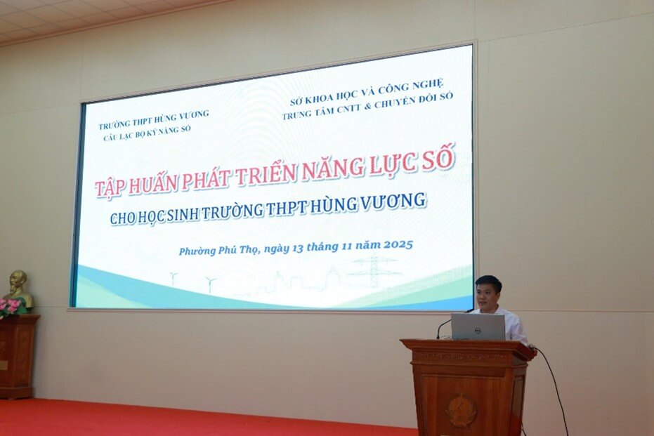 Trường THPT Hùng Vương tổ chức tập huấn phát triển năng lực số